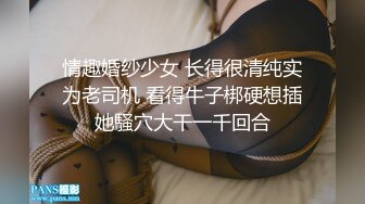 外表甜美花臂纹身，拨开内裤扣骚穴，69互舔