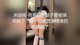 偷拍妹子尿完还要补个妆