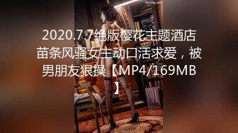 2024-2月新流出黑客破解家庭网络摄像头偷拍❤️玩具发烧友小哥中午和媳妇在客厅啪啪