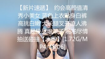 极品双马尾妹子，颜值极高，身材超棒，特别是腹部纹身图案，看一眼瞬间鸡儿硬邦邦，能艹就爽了！