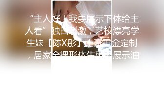 新流出黑客破解摄像头偷拍直播带货的服装店老板娘在仓库整理货物 被老公强行拉进休息间强上 干翻了