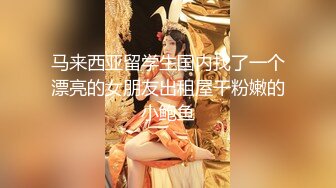 【新速片遞】黑丝小妹激情3P，全程露脸被两个小哥床上疯狂蹂躏，性感的小嘴温柔的舔弄大鸡巴，多体位蹂躏抽插，呻吟可射