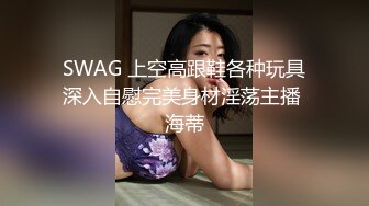   近日刚播短发气质美女酒店开房和炮友激情，拔下内裤黄瓜插穴，吸吮舔屌特写视角后入