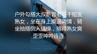 诱人的小媳妇露脸沙发上被小哥大黑牛玩弄骚逼，压在身下爆草抽插非常刺激，骚逼自己拿黑牛玩，床上主动上位