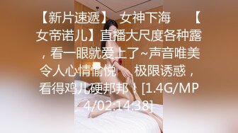 5/25最新 小姐姐方便脱的只剩一个奶罩的卷发潮妹白虎B很诱人VIP1196