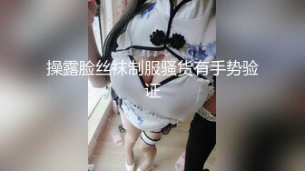 一个小哥玩三个少女萝莉精彩4P，全程露脸真他么禽兽，享受小渣女们的口活服务，轮草爆草抽插还玩道具射嘴里1