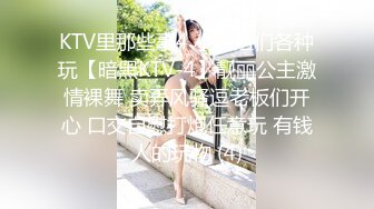 让女友穿上性感道具先打后干，女友很听话，舔完鸡巴就插屁眼女友疼的直叫