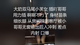 胸前玫瑰纹身红唇骚女大战炮友 深喉插嘴狂操 你JB好硬整根插进去了