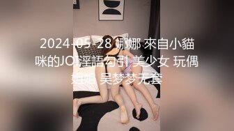 俱乐部淫妻3p活动：绿帽老公一旁拍视频一边打飞机