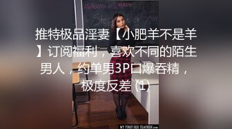 粉嫩的少女露臉大秀直播，聽狼友指揮脫光光在床上誘惑狼友，撅著屁股掰開騷逼給狼友看，互動狼友撩騷不斷