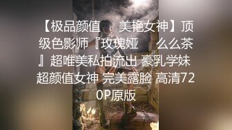  夫妻交换 老公操逼 老婆撅着屁屁舔他们的结合部位 同时被插骚逼 好淫荡好刺激