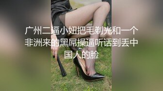  性感学妹全程露脸跟大哥在沙发上激情啪啪，交大鸡巴让大哥无套抽插