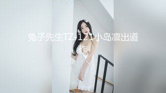  很OK的小女人全程露脸撩骚狼友，听指挥去玩弄哥哥的大鸡巴，冲洗干净舔鸡巴舔蛋