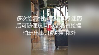 沙发上出轨女被疯狂发泄，前后夹击疯狂啪啪