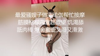 大奶熟女人妻吃鸡啪啪 身材丰腴皮肤白皙 在地上摇摆着大屁屁想要了 被后入无套输出