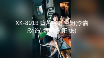   渣男暗拍骚逼上门服务 躺床上等娘们伺候 小婊子有点韵味