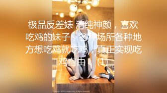  骚货老婆巨无霸自慰，老公的小鸡巴已满足不了需求，老公手拿假屌帮忙插！