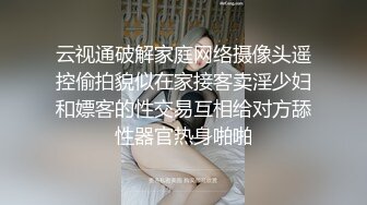 国产裙底偷拍 地铁站不穿内裤的黄裙妹子