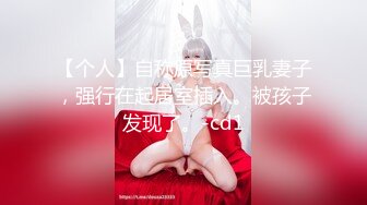 女神的幸福生活，超高颜值清纯美女，夹着大肥穴揉搓自慰，中年大叔加入操逼，多种姿势尽情蹂躏1