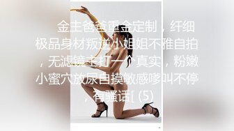 女神妹子商场试衣间换衣服被偷拍 身材不错哦