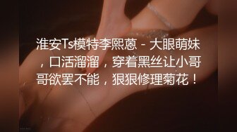  SPA女子养生馆女技师忽悠顾客做特殊服务，让小哥在按摩床上玩双飞，一个舔鸡巴一个舔乳头