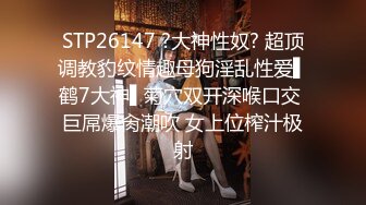 小美女被情人带到新租的公寓后在厨房扒光衣服抱在台子上操-