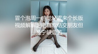 居家女孩，出门前的准备，换掉胸罩，穿上性感丝袜，牛仔裤再穿上，妥妥地出去约会。