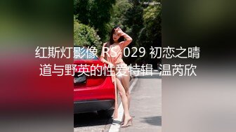 蘋果專賣店碰到的修長嫩白腿高跟騷女,齊逼牛仔裙下的丁字褲