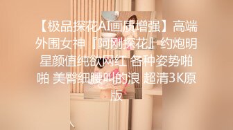 【原版极品厕拍】前后夹击双镜头偷拍透明骚内女神尿尿,附生活照