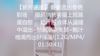 小女友忘情摇摆