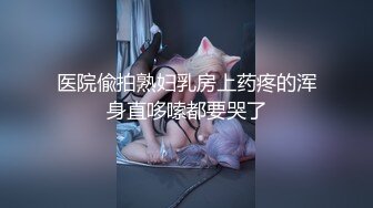  偷窥大白天在家里打炮的夫妻