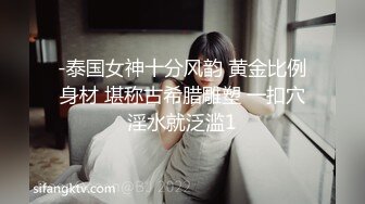   奶茶店女厕两个互相打闹绝色小美女 手不停拍着圆臀肥穴不让嘘嘘