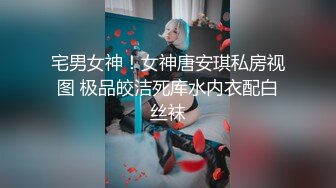 《极品CP魔手外购》坑神潜入某单位女厕隔板缝中实拍超多小姐姐方便，赤裸裸逼脸同框，妹子对着镜头看半天都没发现异常 (4)