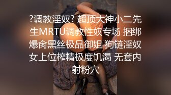 超棒身材御姐【火乔】翘臀美腿，塞着棉棒自慰，掰穴揉搓开档黑丝