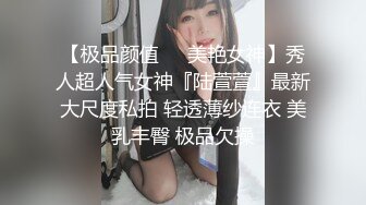 漂亮小姐姐 吓死了我心脏都快跳出来了 在沙发稀毛小穴被操的尿尿喷不停 突然有人敲门吓的半死