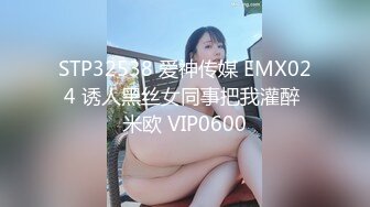 《魔手外購☀CP精品》地鐵女廁全景偸拍絡繹不絕的年輕小姐姐方便☀美女多亮點多，妹子換奶罩一對大奶又圓又挺手感絕對一流 (5)