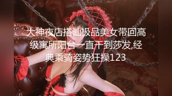 十二月最新流出大神潜入餐厅女厕❤️后拍女顾客尿尿白衣美女貌似来月事了没带卫生巾把内裤弄脏了