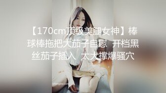 别看妹子身材娇小承受能力超强 连续挑战5根棒棒 上下通吃 连续抽插最后颜射