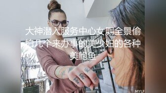 大妈好狂野穿着女仆装逼带大铁链