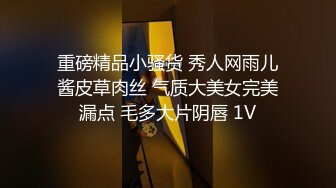 【新速片遞】  十一月最新流出大神潜入水上乐园更衣室偷拍泳客更换泳衣大胆闪拍淋浴间❤️眼镜苗条美女把毛巾夹在屁股上