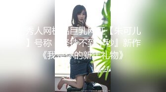 JK装02年双马尾萌妹，撩起裙子脱下内裤，这屁股太诱人了