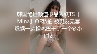 大神说服老婆3P✅看自己老婆被单男压在身下 老公在一边拍视频，稀有露脸！围观一下娇妻是如何被单男爆操的！