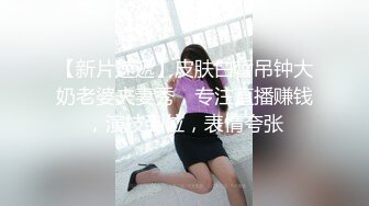 哺乳期短发风骚美少妇  两个大奶子涨奶  挤了一杯乳汁  撩起皮短裙自慰  道具假屌抽插骚穴