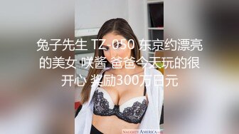 【新片速遞】 黑丝露脸身材不错的极品女模特伺候大哥激情啪啪，口活棒棒哒，让大哥无套插入，各种体位爆草蹂躏，内射中出