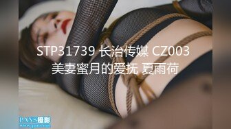 女仆装黑丝妹子，男友帮其大黑牛自慰，刺激外阴无套