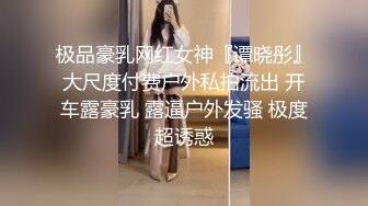  牛仔短裤大长腿贫乳美女和炮友居家啪啪，近距离特写交舔屌