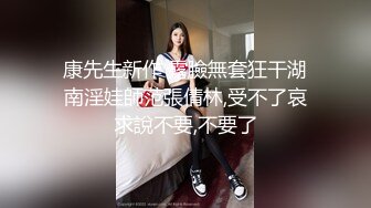 漂亮妹纸先看看厕所脏不脏在进来尿