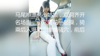 商场女厕全景偷拍高跟制服美女职员的小黑鲍